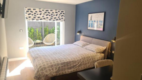 Self-contained and Peaceful en-suite with garden